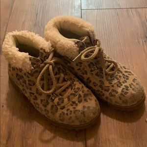 UGG youth leopard bootie